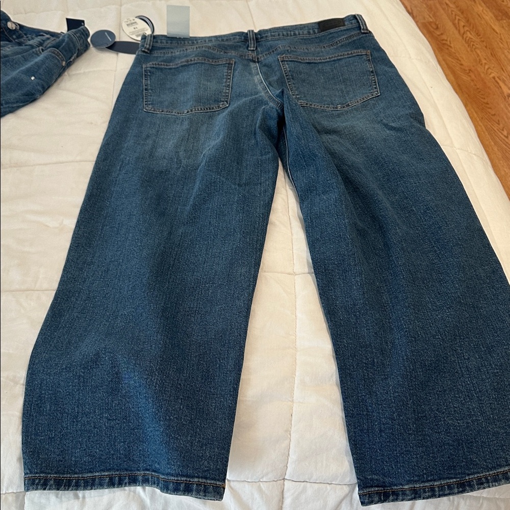 Size 12 women’s Scoop brand low slung relaxed crop embellished jeans. - Picture 5 of 5